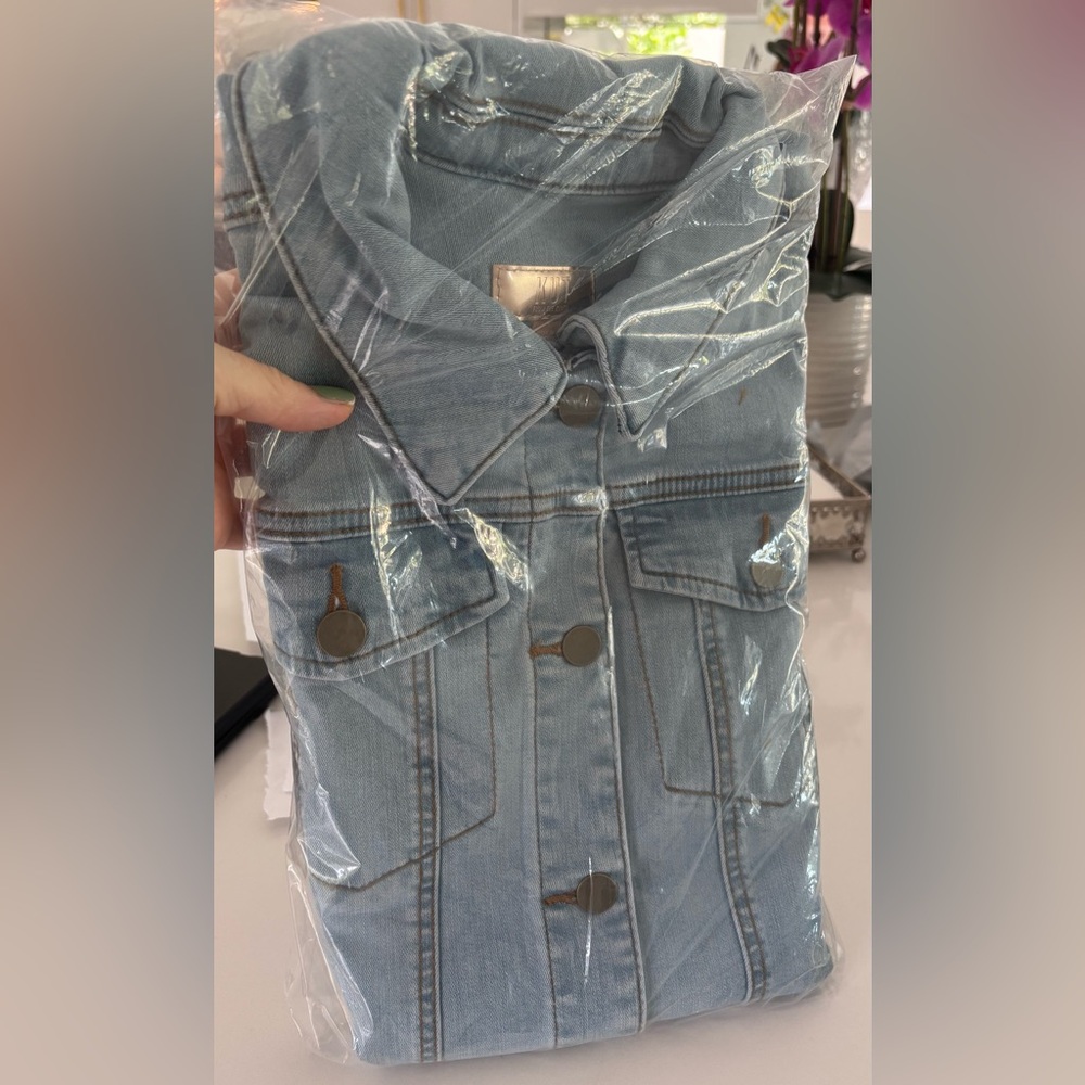 NWT Kut from the Kloth Sky Blue Jean Jacket - Picture 4 of 4